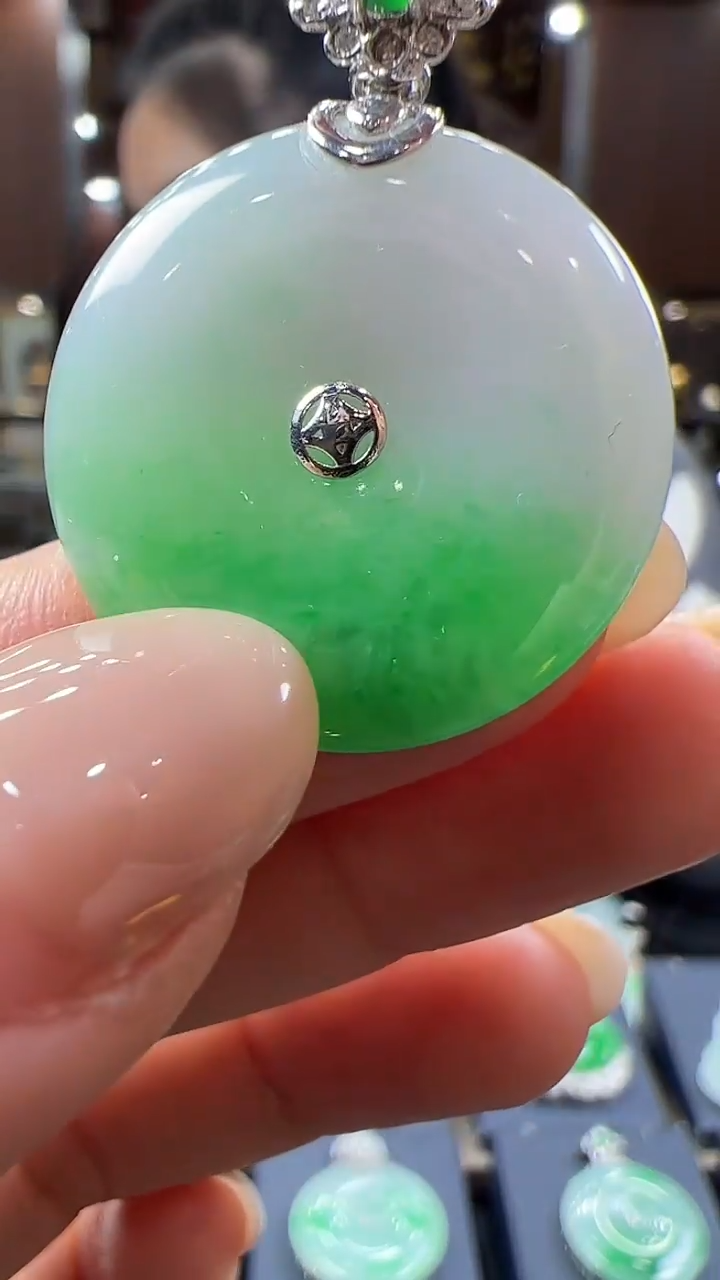 【闪购商品】翡翠挂件18K金镶嵌平安扣不含链