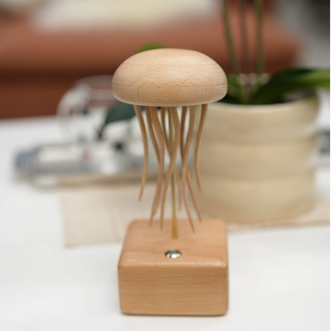 【帝平线】游动水母创意灵动床头摆件新年生日礼物机械高端榉木摆件