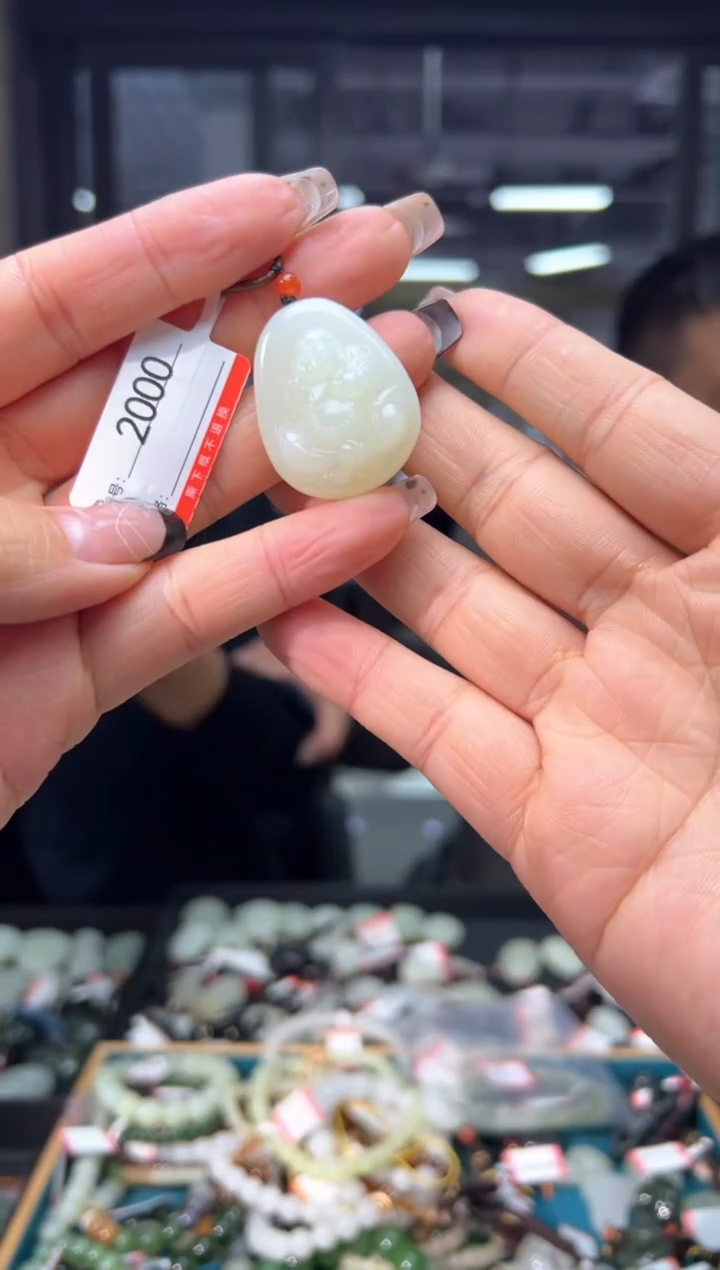 颈饰未镶嵌和田玉1