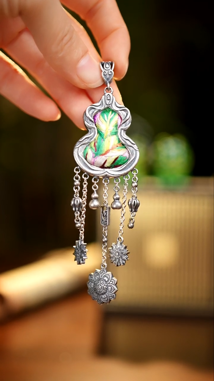 刺绣私人定制苗族手工W522