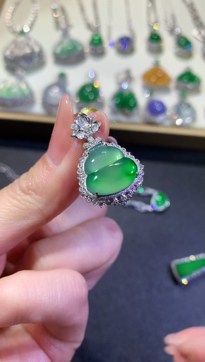 【闪购商品】翡翠吊坠(不含链)18K金镶嵌35-葫芦