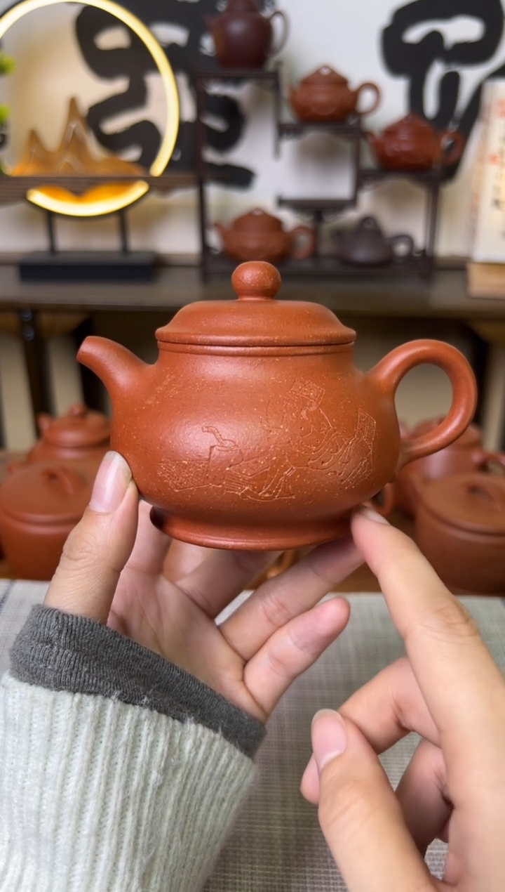 【闪购商品】段泥茶壶红降坡潘壶人物刻绘190CC-甘来兵
