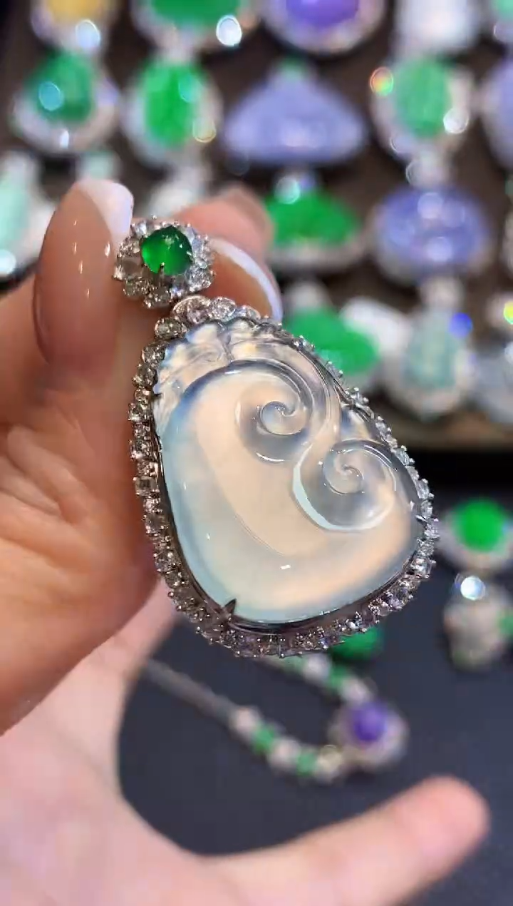 吊坠(不含链)18K金镶嵌翡翠C33