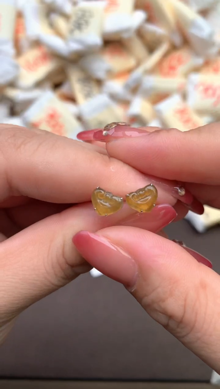 翡翠18K金镶嵌耳饰—