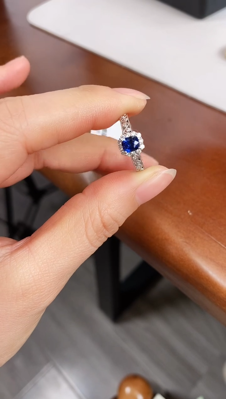 【闪购商品】蓝宝石戒指18K金镶嵌主石83分