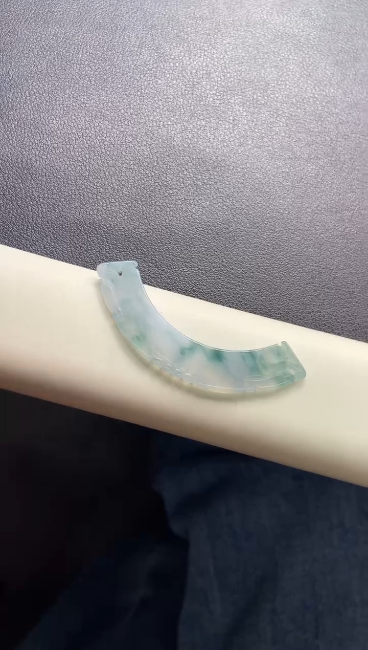 【闪购商品】翡翠颈饰未镶嵌玉璜