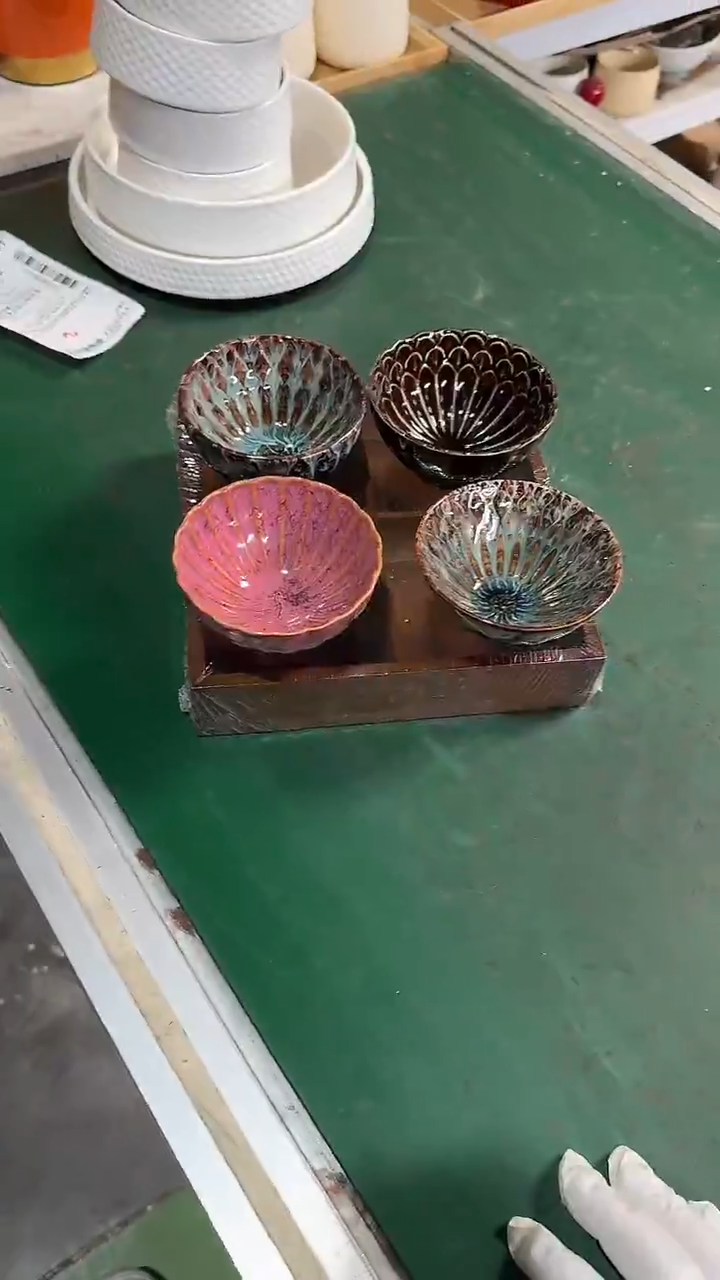 陶瓷四宫格和4个味碟 微瑕凑满20元包邮