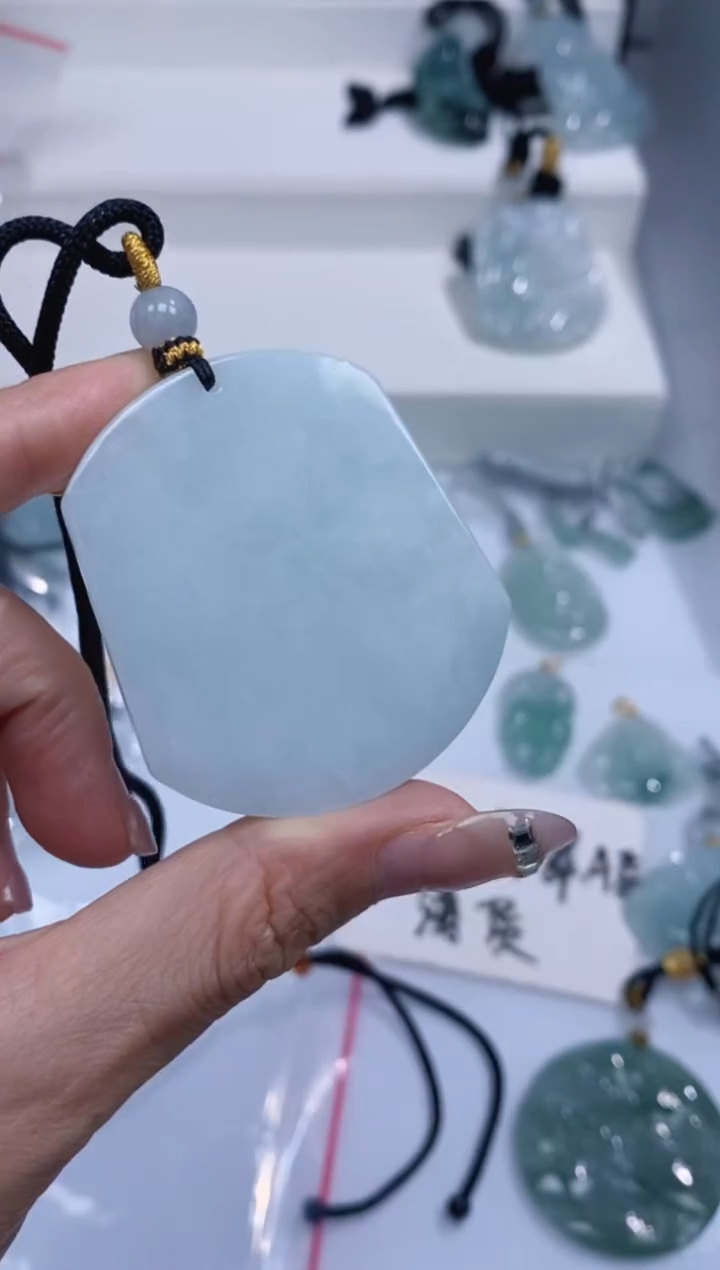 颈饰未镶嵌翡翠吊坠