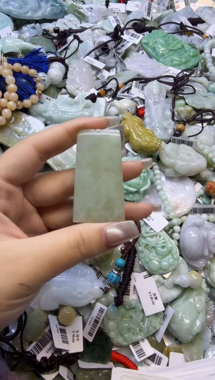 【闪购商品】翡翠颈饰未镶嵌00000487