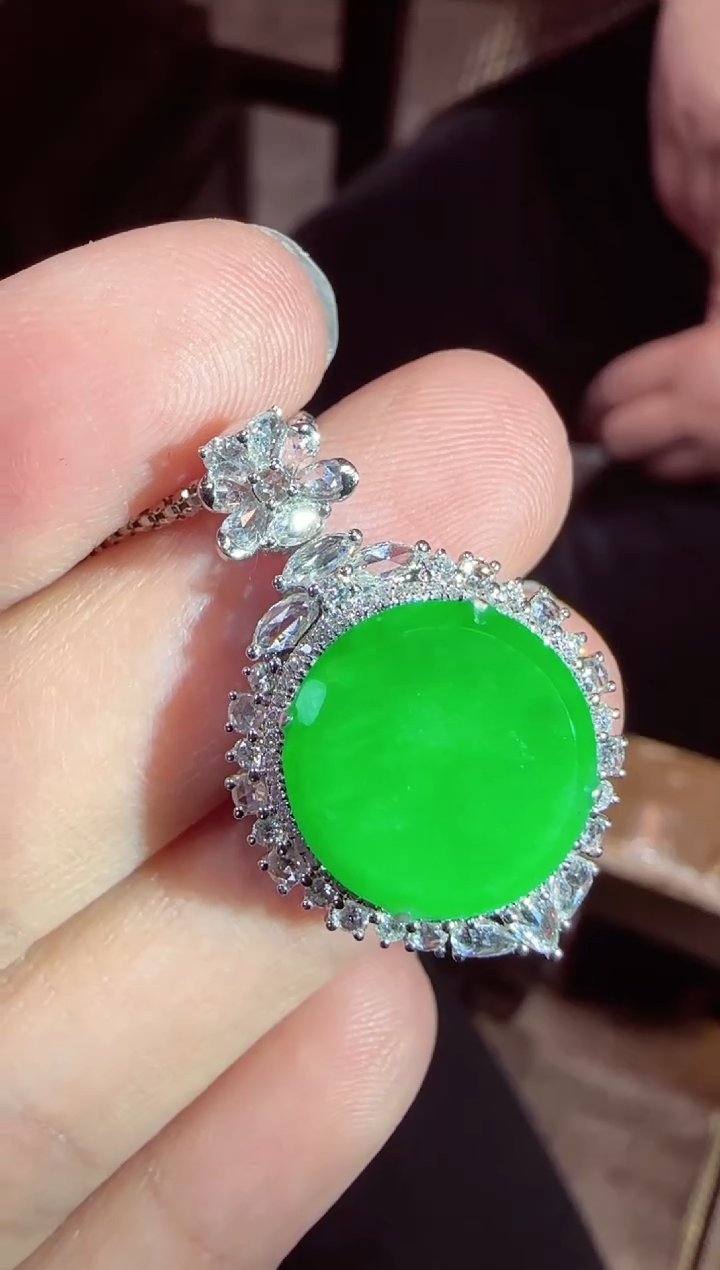 【闪购商品】翡翠吊坠(不含链)18K金镶嵌圆牌