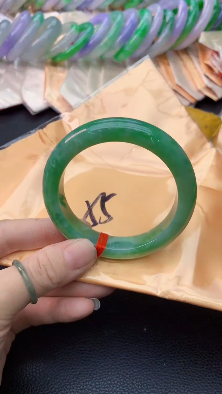 翡翠手镯未镶嵌0096929875
