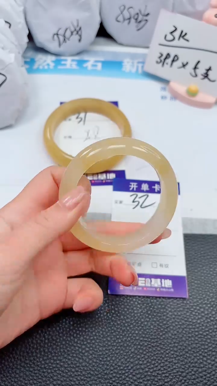 【闪购商品】石英质玉手镯未镶嵌32