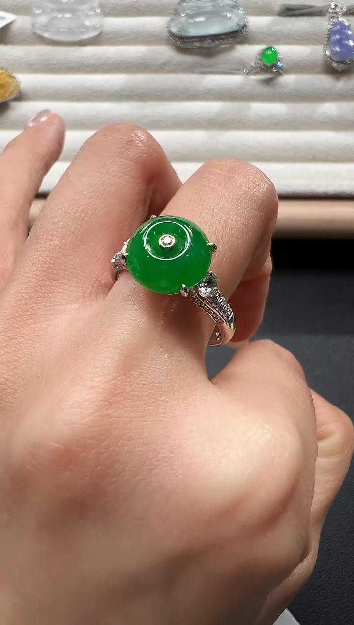 18K金镶嵌戒指翡翠序号156