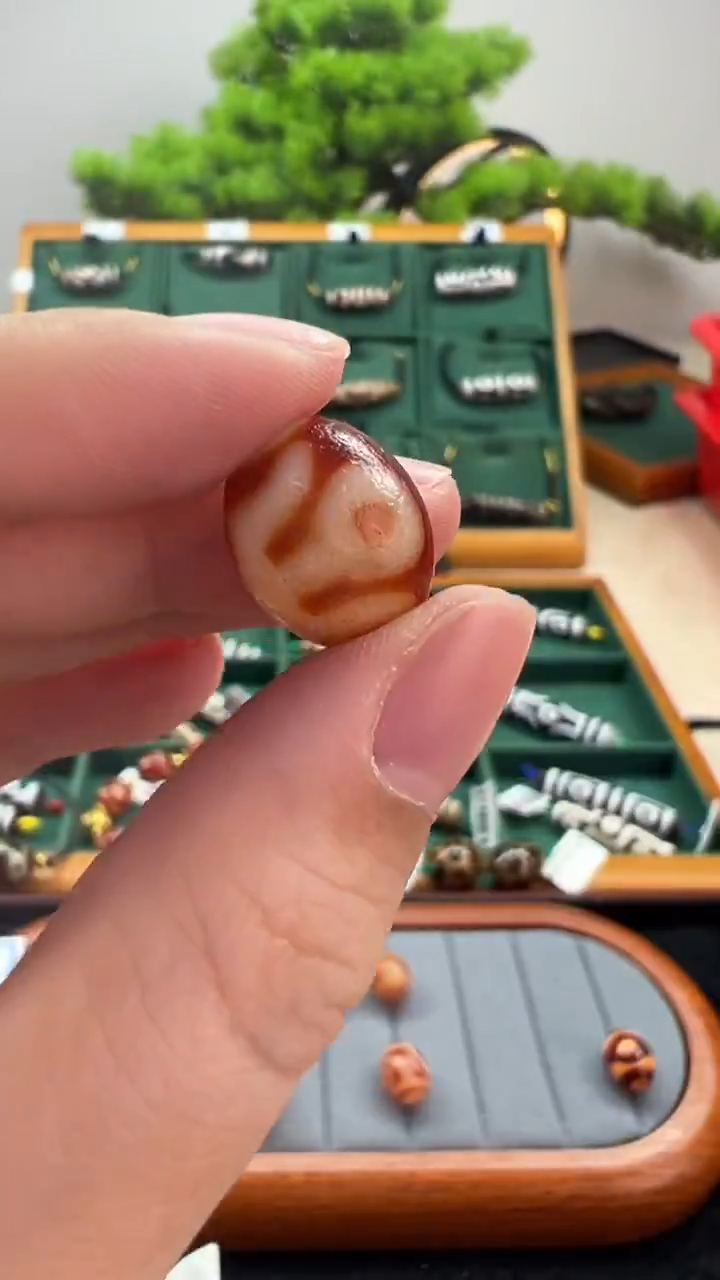 玛瑙/玉髓（覆膜）颈饰未镶嵌100.（微瑕随机发货）