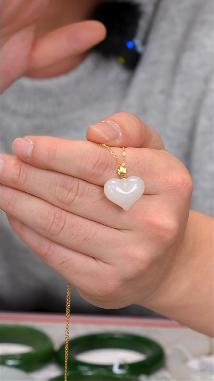 吊坠(赠链)18K金镶嵌和田玉  