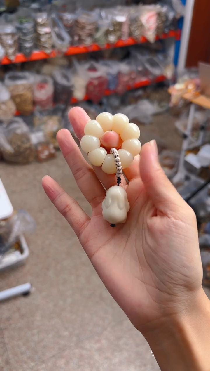 吊坠菩提根/象牙果荔枝栋手捻  白色兔