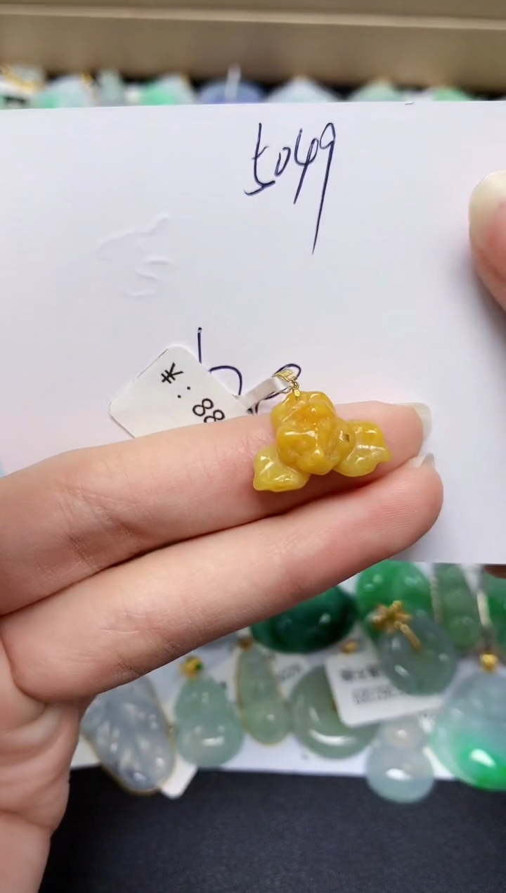 翡翠18K金镶嵌颈饰 天然翡翠A货