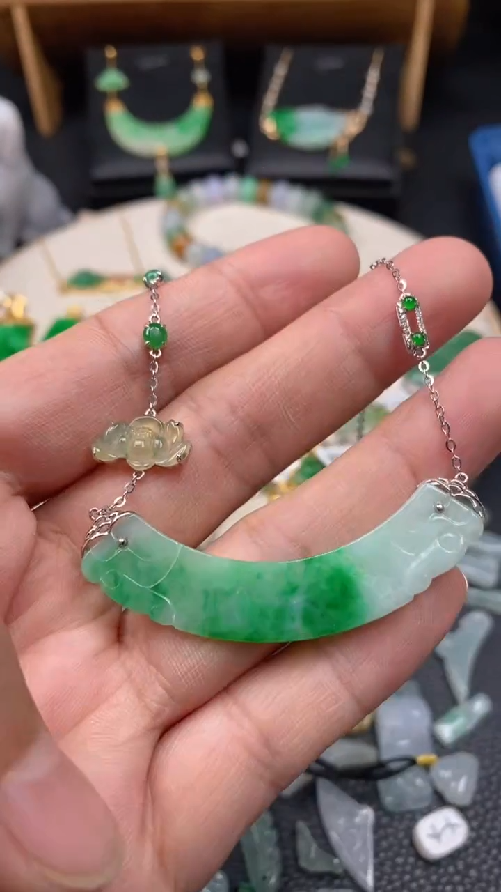 【闪购商品】翡翠颈饰18K金镶嵌翡翠净货27744