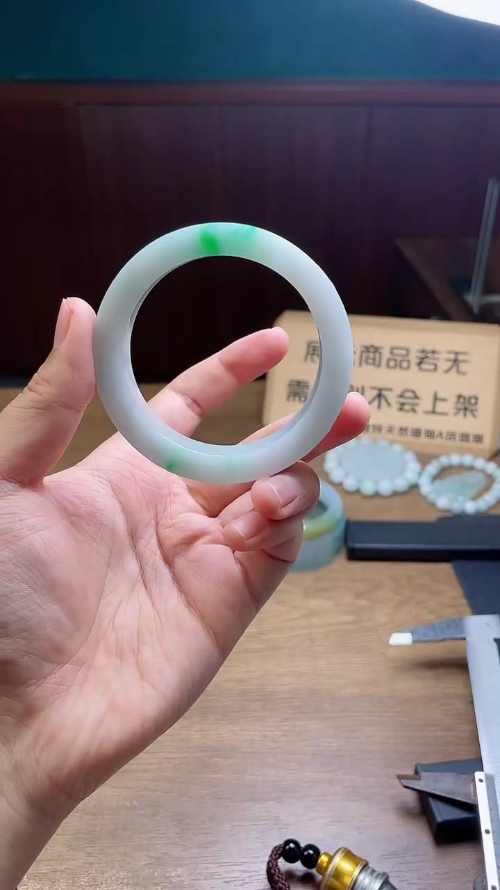 定制翡翠手镯未镶嵌福***?定制