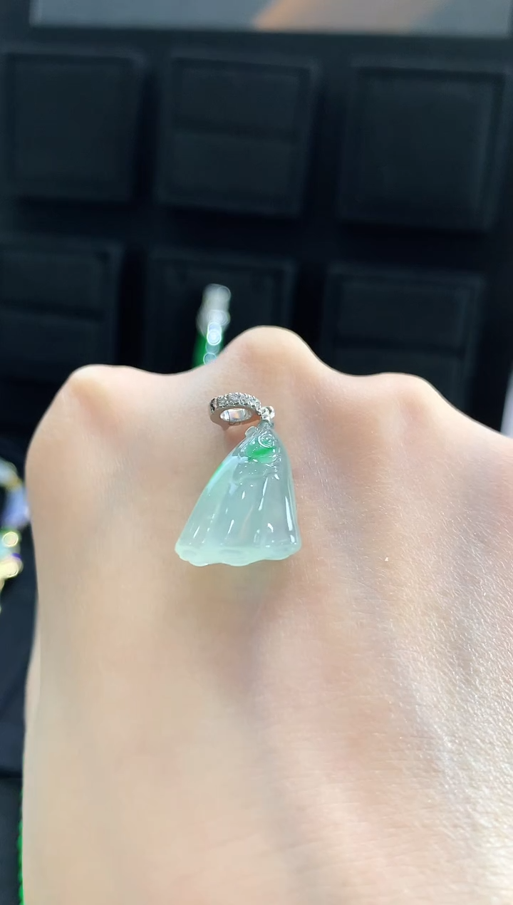 【闪购商品】翡翠吊坠(不含链)18K金镶嵌吊坠