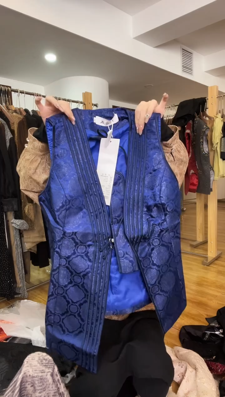 马甲       S码         100斤   