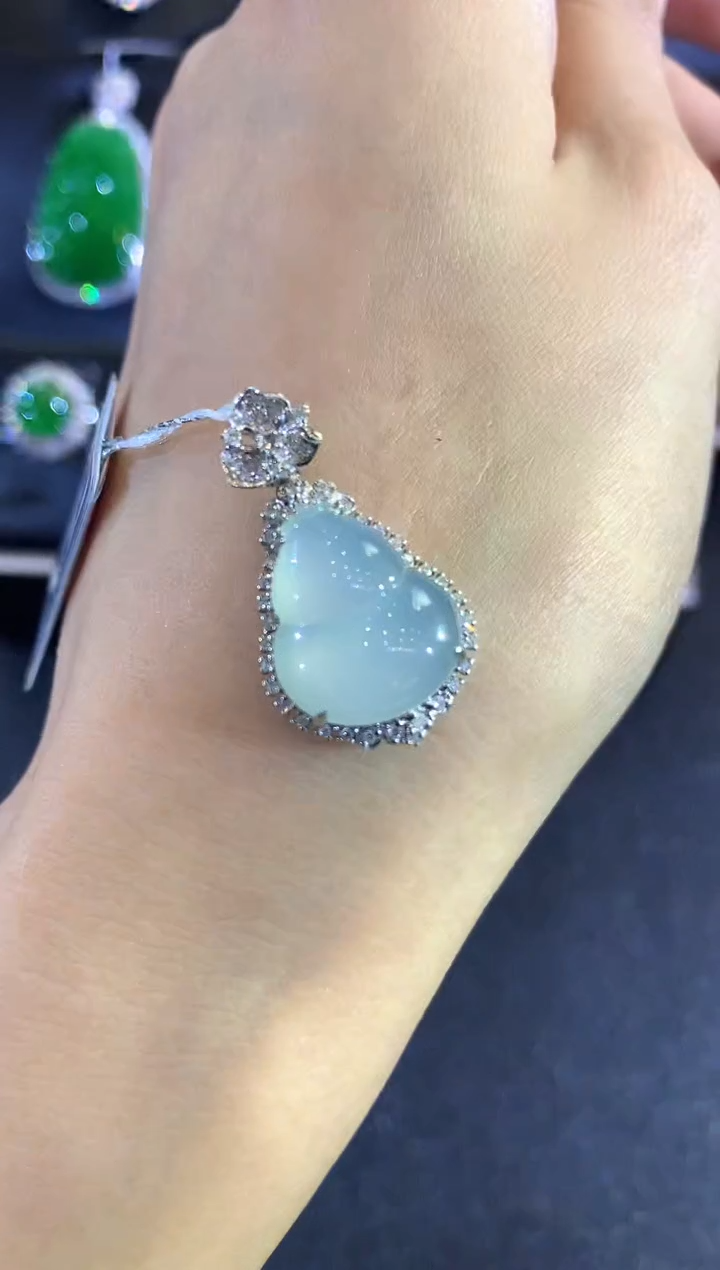 【闪购商品】翡翠吊坠(不含链)18K金镶嵌a106