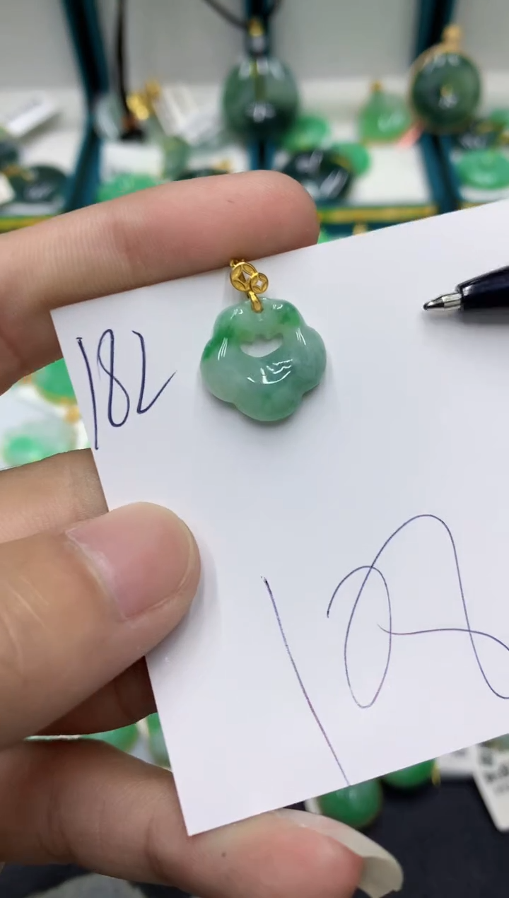 【闪购商品】翡翠颈饰18K金镶嵌翡翠