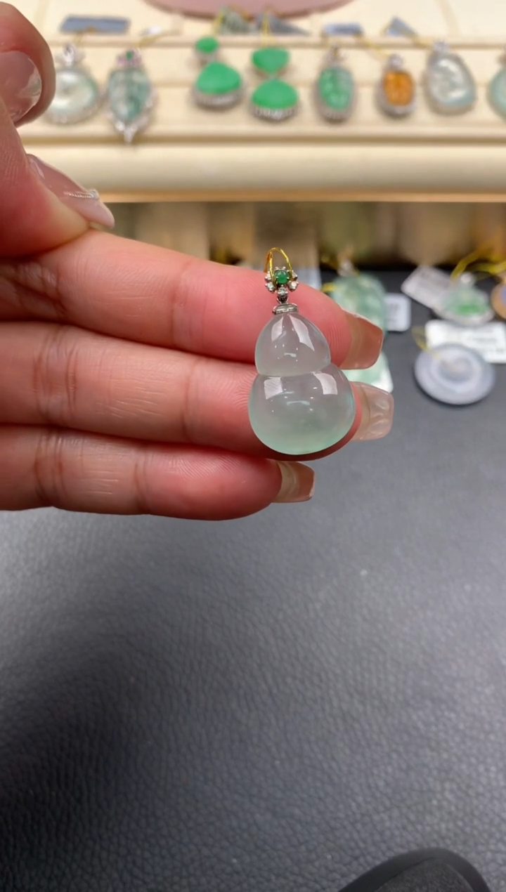 【闪购商品】翡翠颈饰18K金镶嵌D685