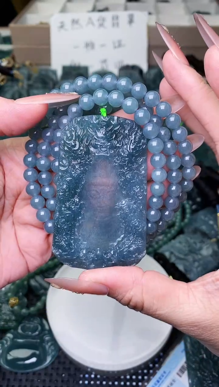 颈饰未镶嵌翡翠 