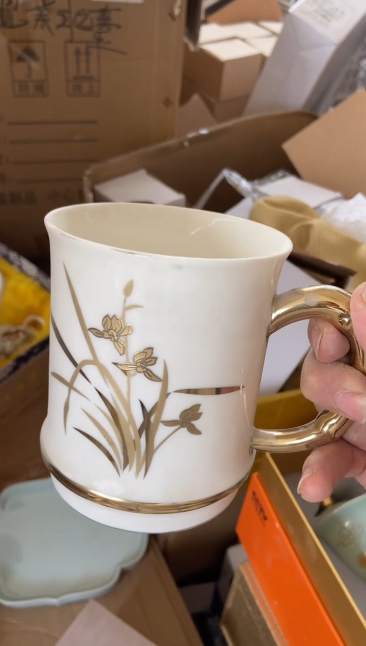 无运费险有瑕疵的摄影的产品有使用过的痕迹有点脏介意勿拍