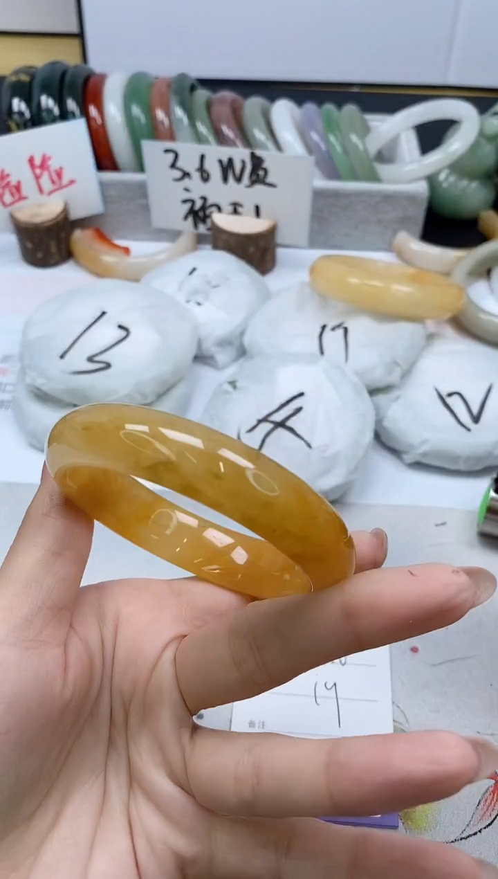 【闪购商品】石英质玉手镯合金319/59.6