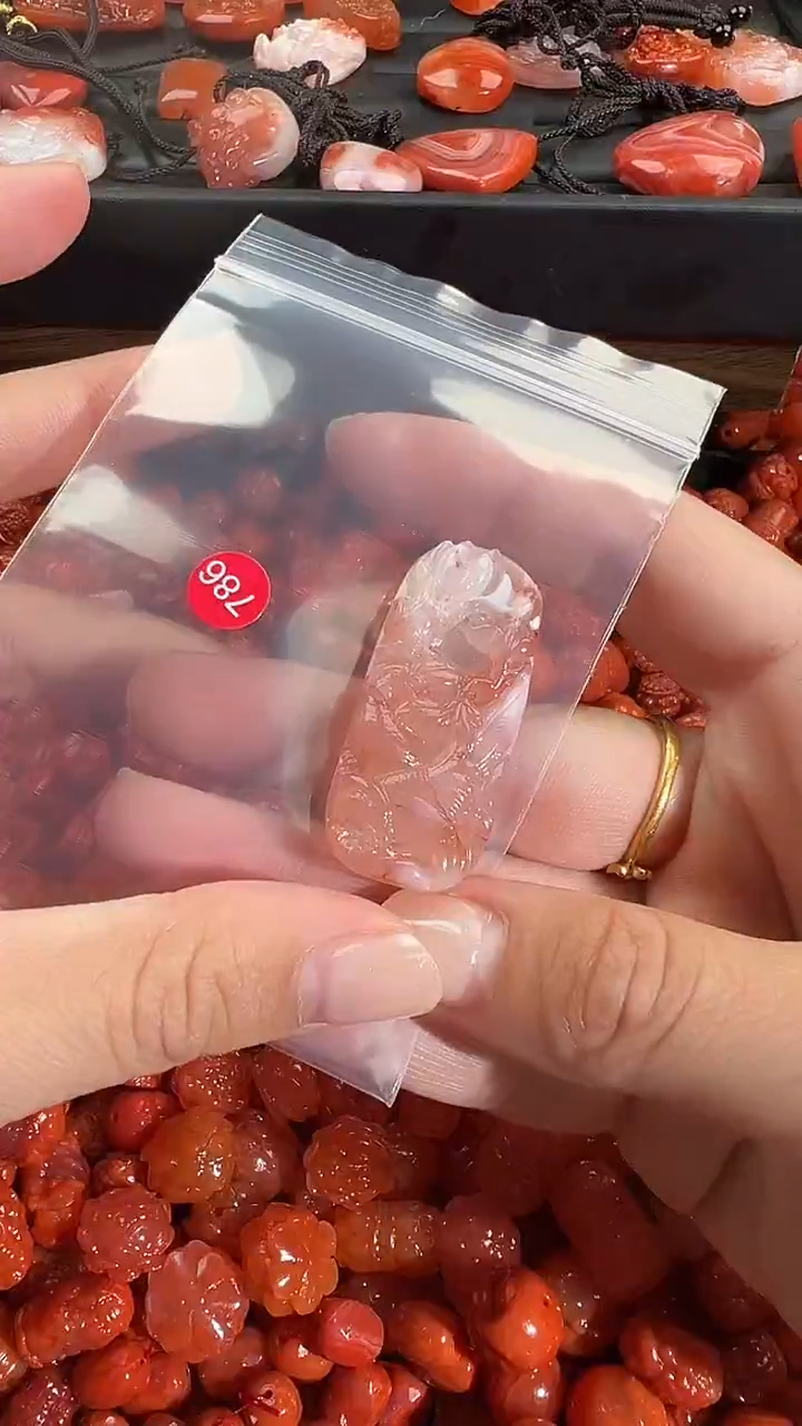 颈饰未镶嵌南红玛瑙1