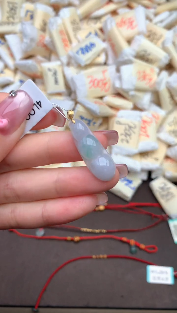 【闪购商品】翡翠挂件18K金镶嵌 — 