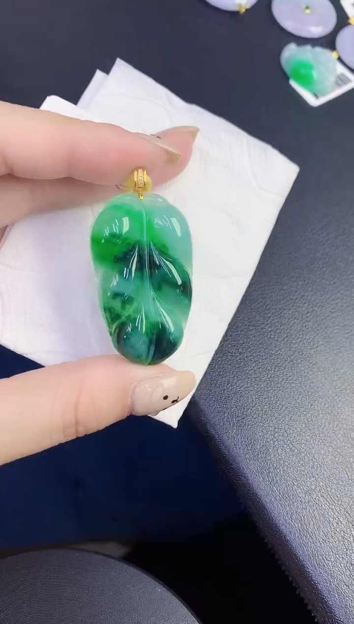 颈饰18K金镶嵌翡翠缅甸天然翡翠A货