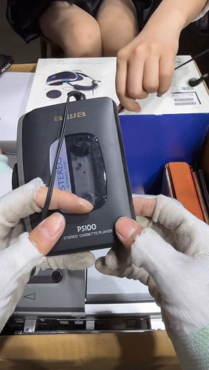 8新°****C 714   中古商品，瑕疵品，不保好坏。
