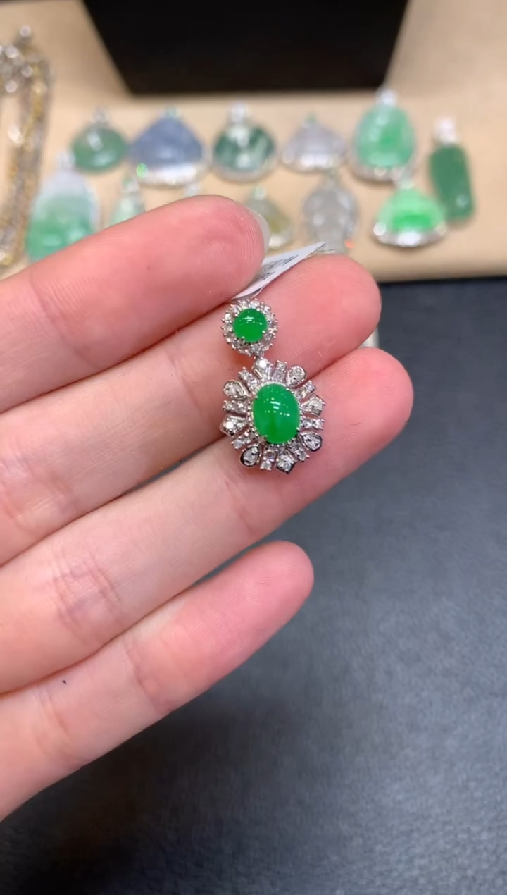 【闪购商品】翡翠颈饰18K金镶嵌蛋面【无服务费】