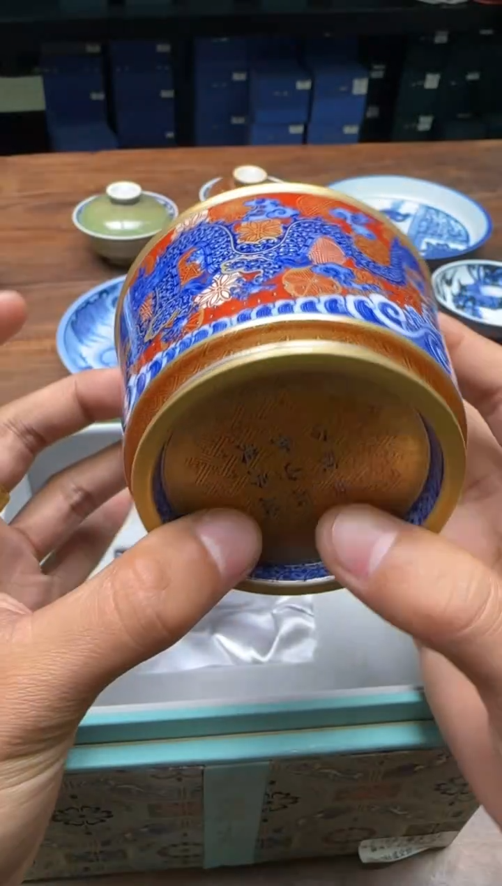 晚***桐復颐山房 青花矾红描金银海水龙纹若谷杯