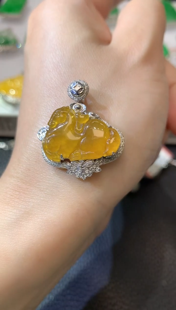 【闪购商品】翡翠吊坠(不含链)18K金镶嵌A46