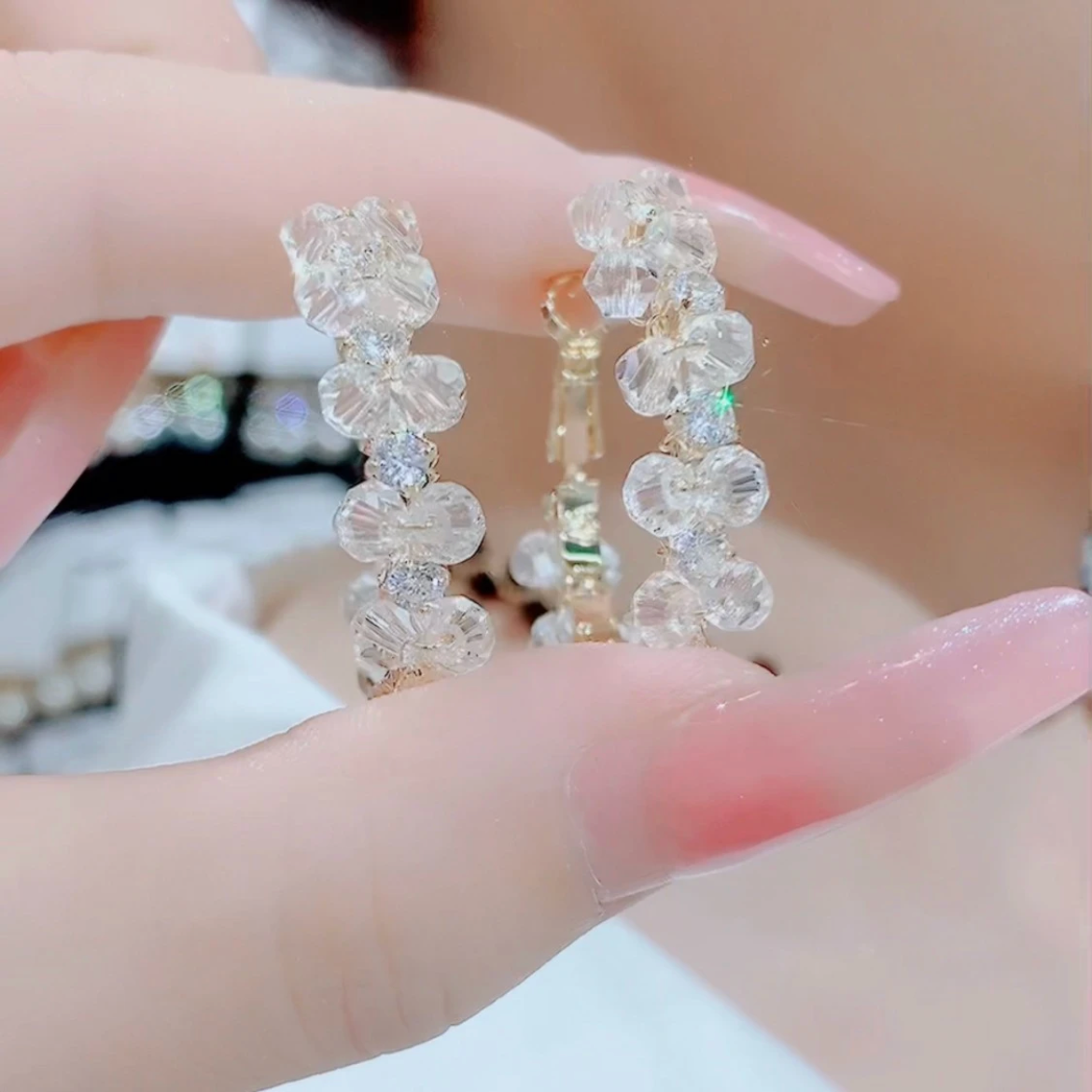 铜合金耳饰 精致闪耀锆石耳圈女简约时尚轻奢气质高级感耳环C292