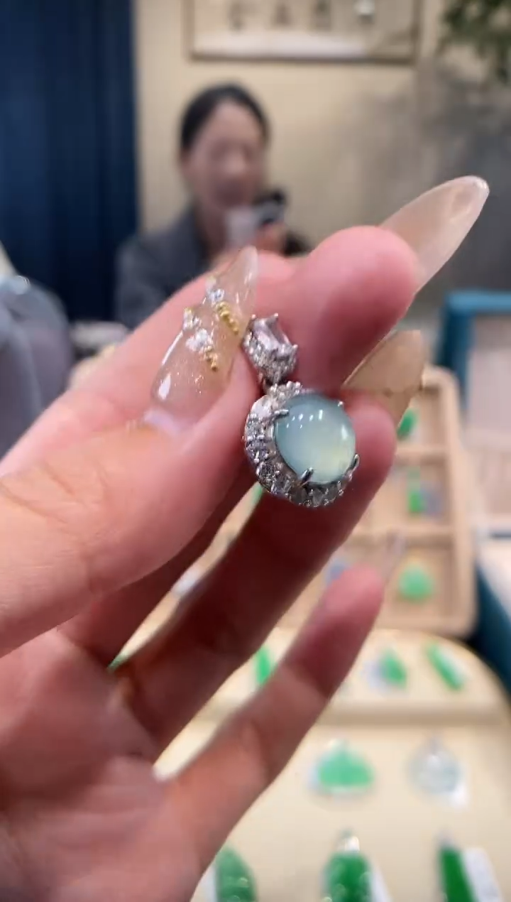 【闪购商品】翡翠吊坠(不含链)银S925镶嵌蛋面