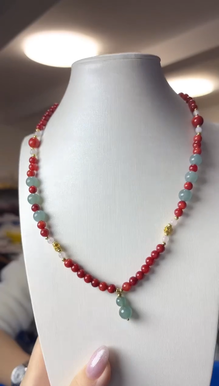 颈饰未镶嵌翡翠（多样性发一件）