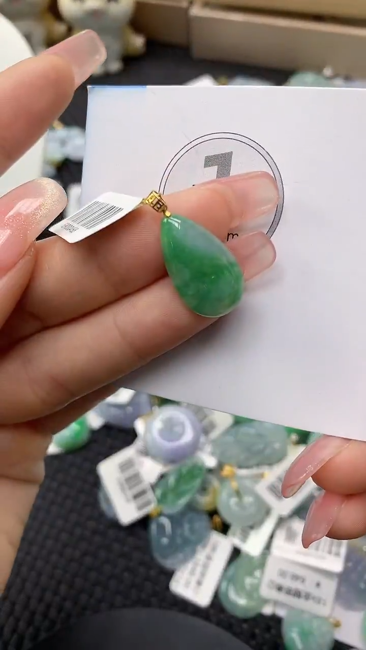 颈饰18K金镶嵌翡翠a货支持复检百元以上9元证书费自理