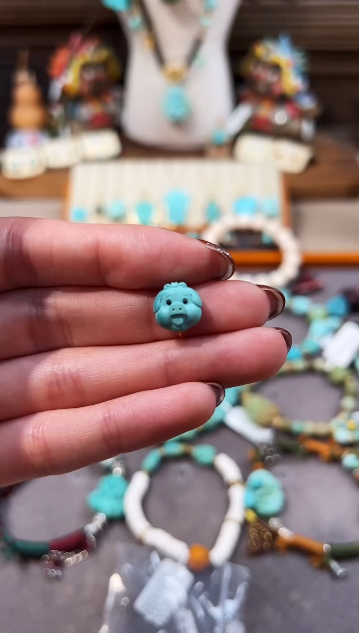 未镶嵌绿松石配饰可****座小猪