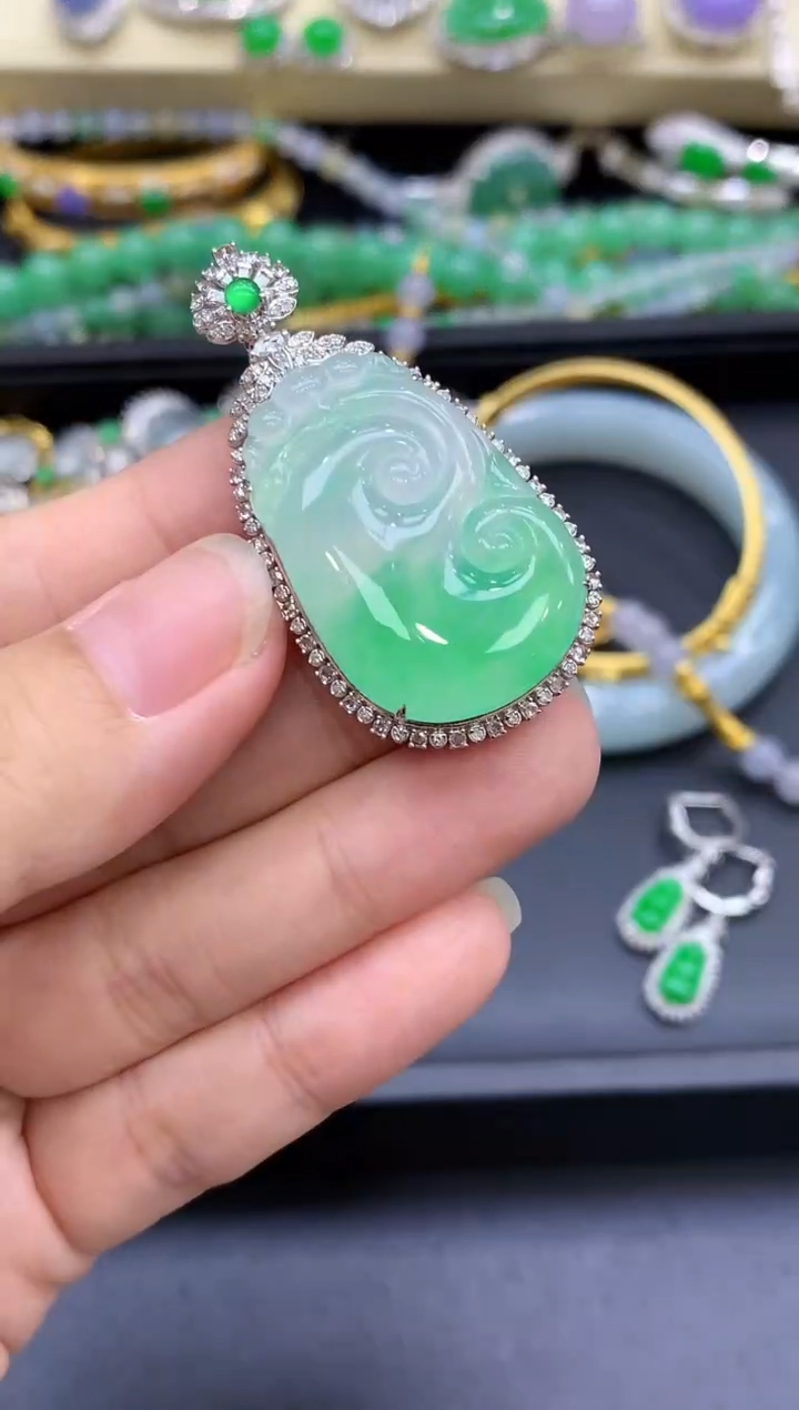 颈饰18K金镶嵌翡翠692-中国好珍宝