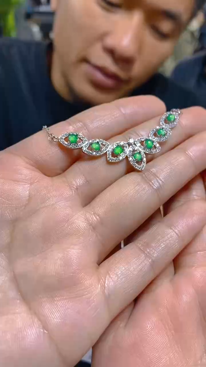 【闪购商品】翡翠吊坠(赠链)未镶嵌0414206165多样性发一