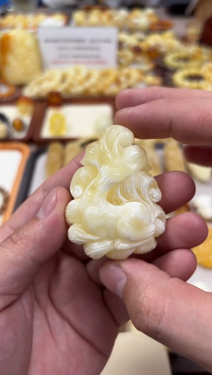 【闪购商品】蜜蜡裸石未镶嵌雕刻