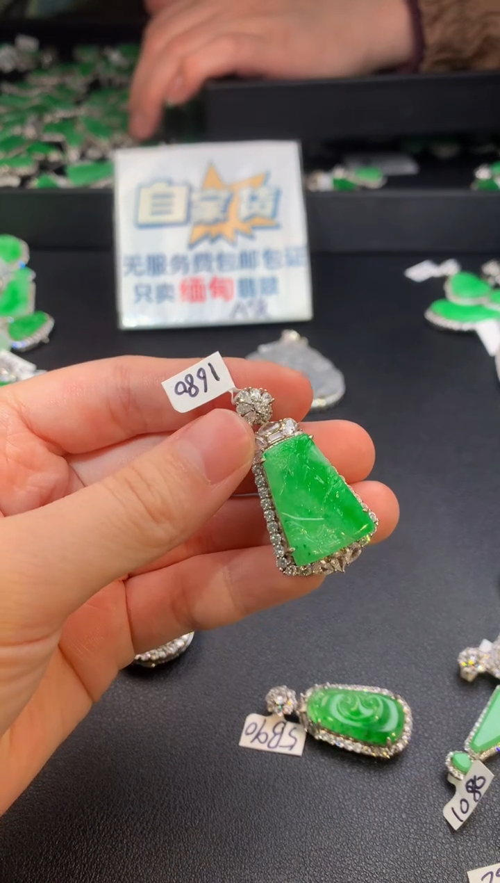 【闪购商品】翡翠颈饰银S925镶嵌翡翠