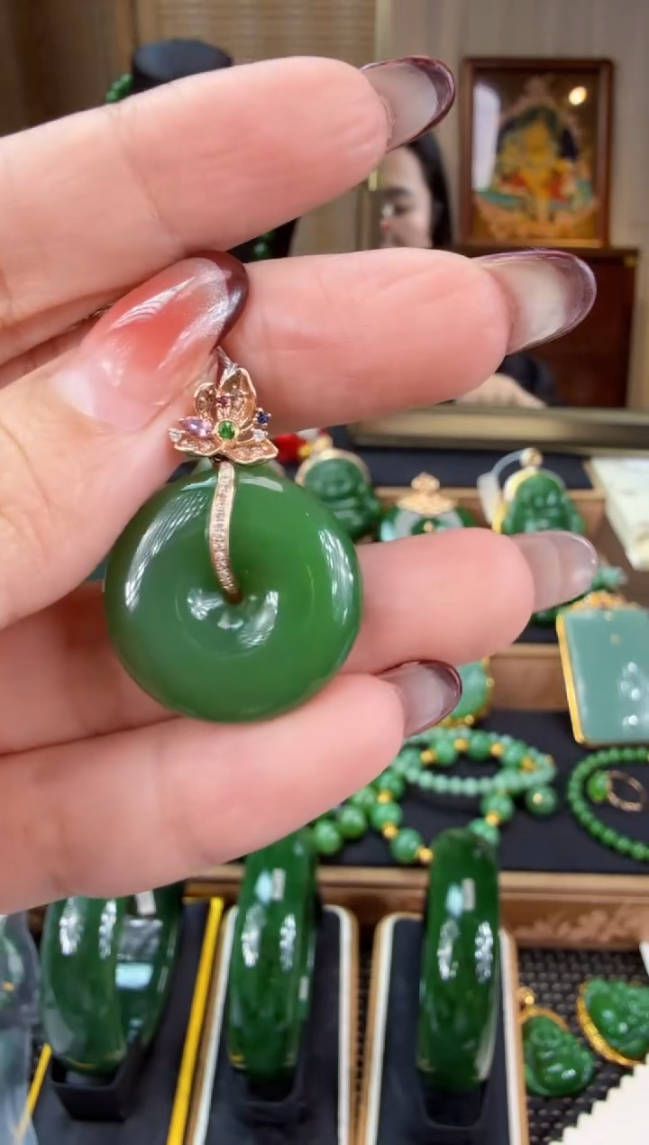 【闪购商品】和田玉（碧玉）吊坠(赠链)18K金镶嵌  