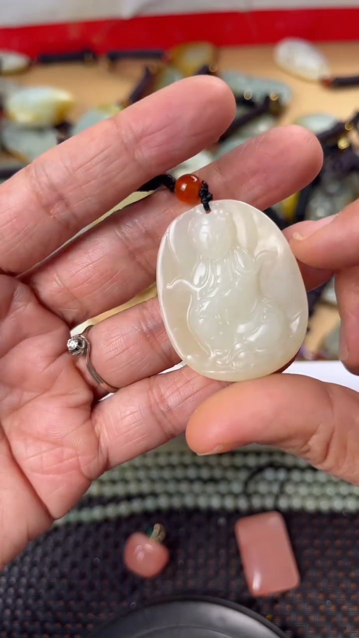【闪购商品】和田玉颈饰未镶嵌多样性发货没有证书拍一发一有瑕