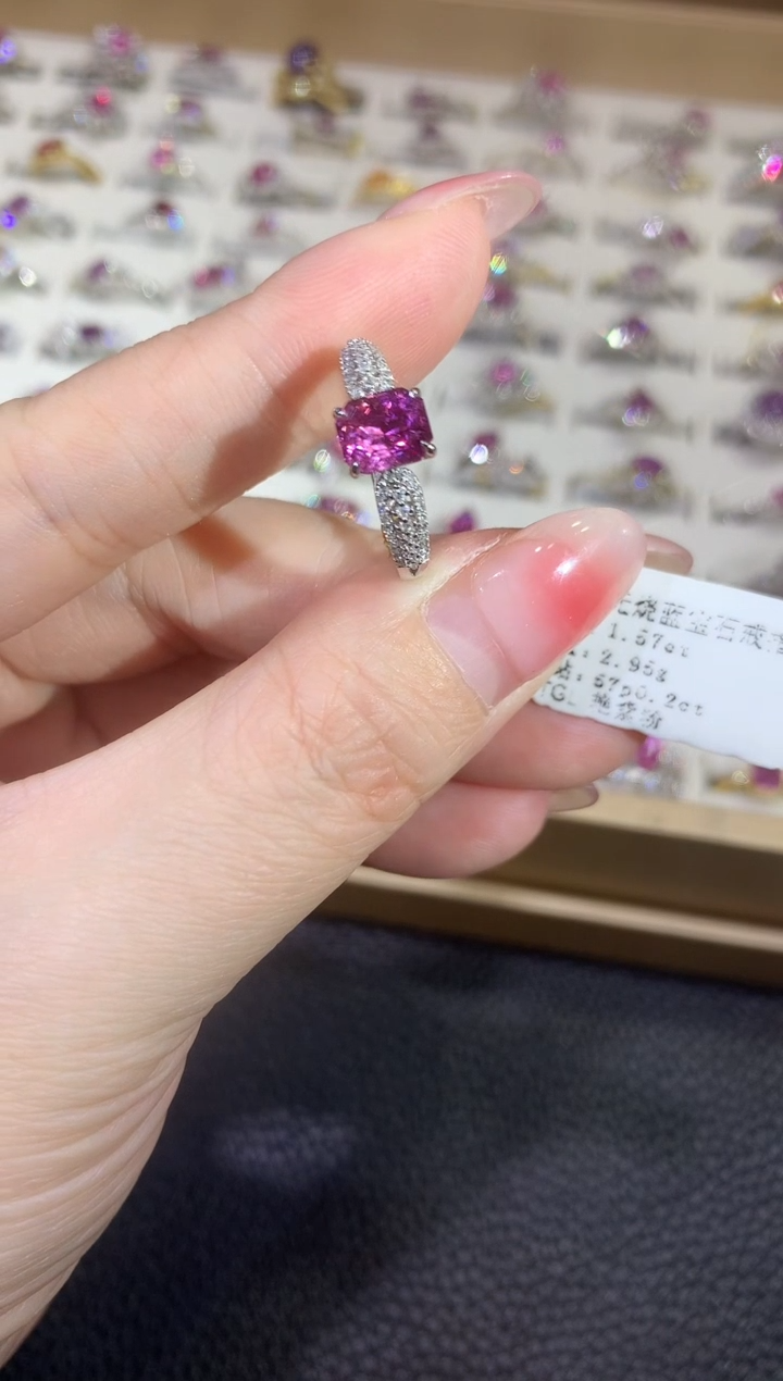 【闪购商品】彩色蓝宝石戒指18K金镶嵌D74